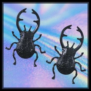 🪲 BLACK BEETLES STUD EARRINGS